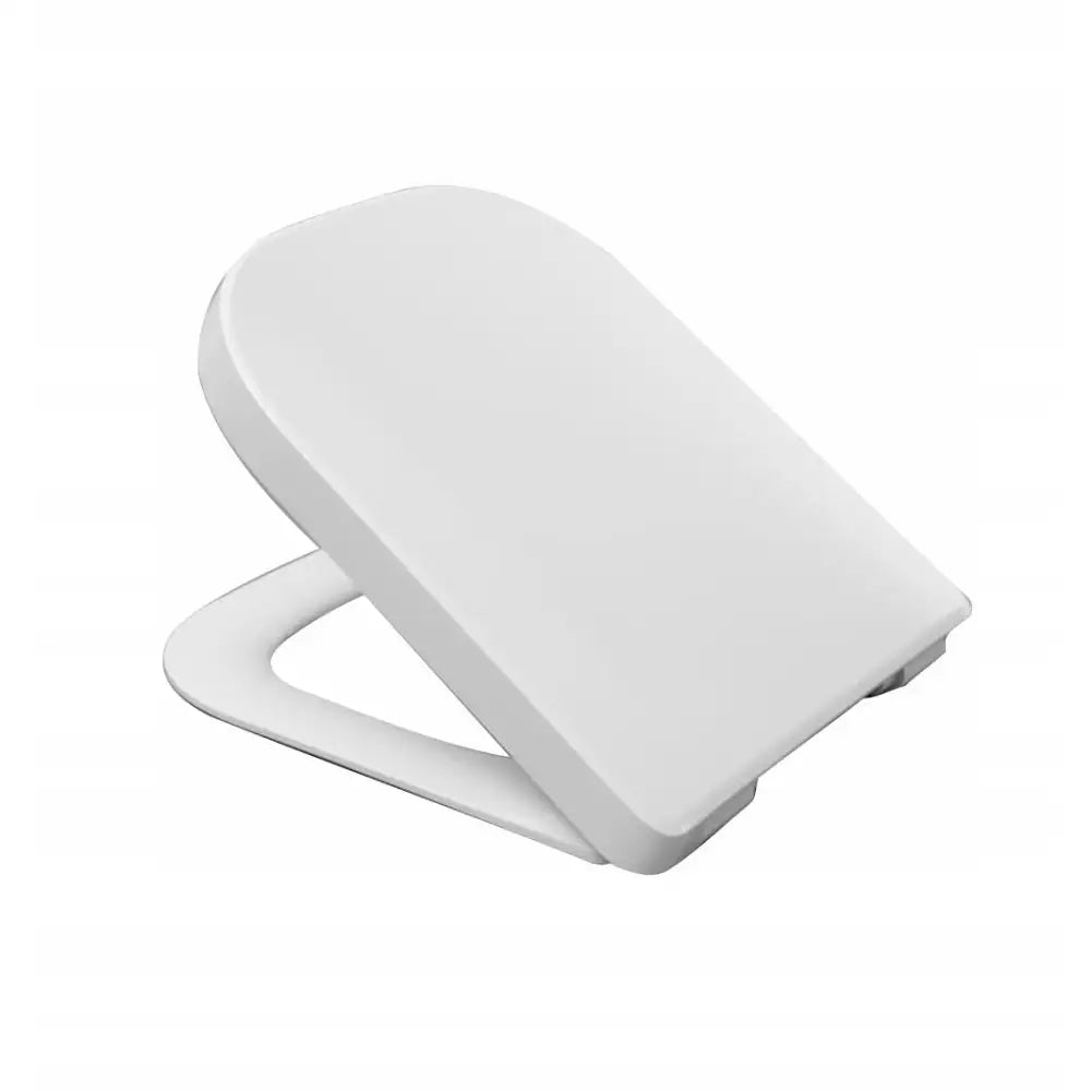 Roca Gap Soft-Close toalettsete i hvit plast, sett skrått forfra med lukket lokk og avrundede, minimalistiske former.