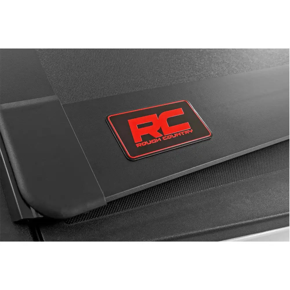 Røff Landsdeksel Tri-fold Lavprofil Rough Country 6’10’’ - Ford F250 23-