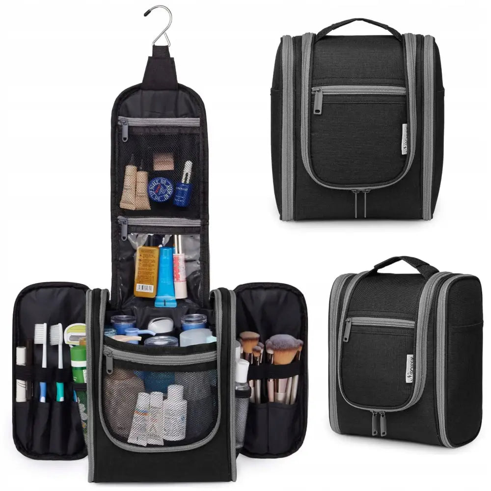 Romslig svart toalettmappe med grå glidelåser, åpnet for å vise lommer og praktisk krok for oppheng.