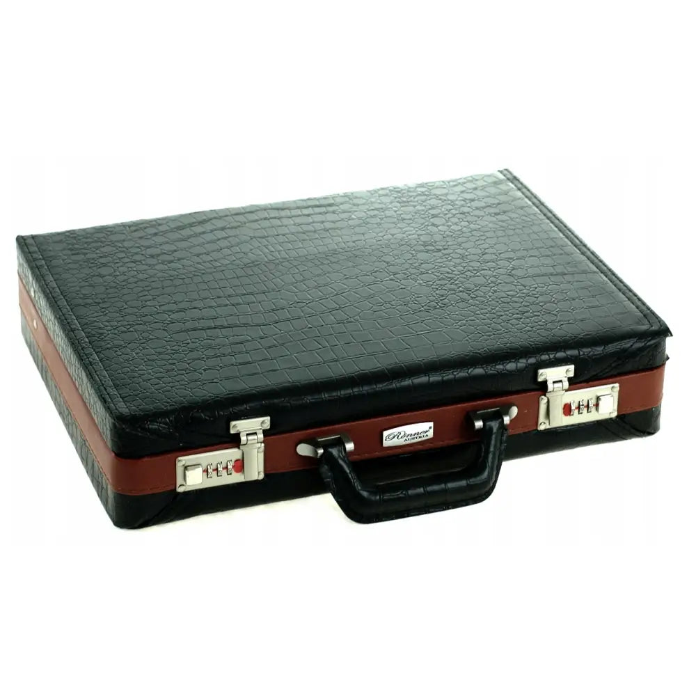 Rossner bestikksett i stål, elegant koffert med krokodillemønstret overflate, sølvdetaljer og sort håndtak.