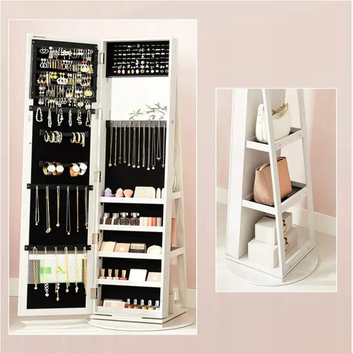 Roterende smykkeskap med speil, åpen dør viser smykker, skjønnhetsprodukter samt hyller med vesker og esker.