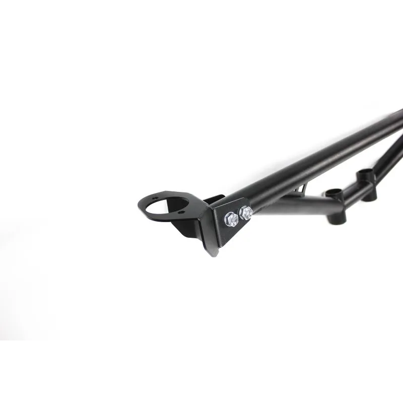 Nærbilde av MIG/MAG-sveiste festepunkter på X-brace avstiver for BMW E36 Compact