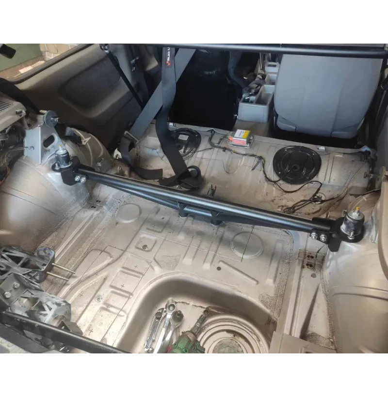 Komplett sett med X-brace avstiver og monteringsbolter for BMW E36 Compact