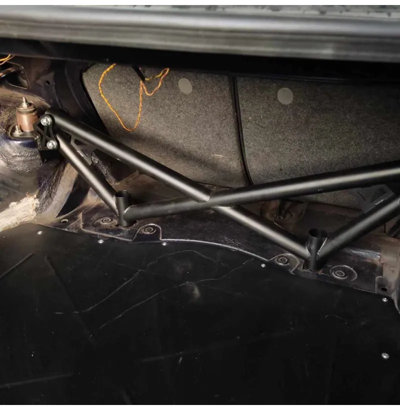 BMW E36 bakre X-brace avstiver egnet for coupe sedan og touring karosseri