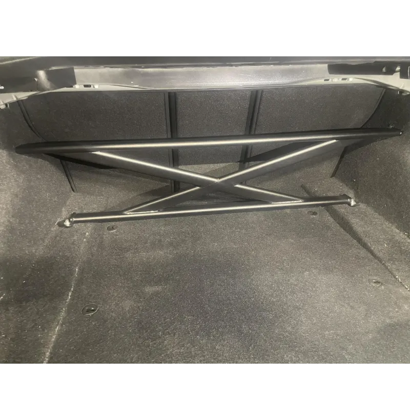 Bakre nedre X-Brace avstiver for BMW 2-serie F22 F23 F87 i sort pulverlakk