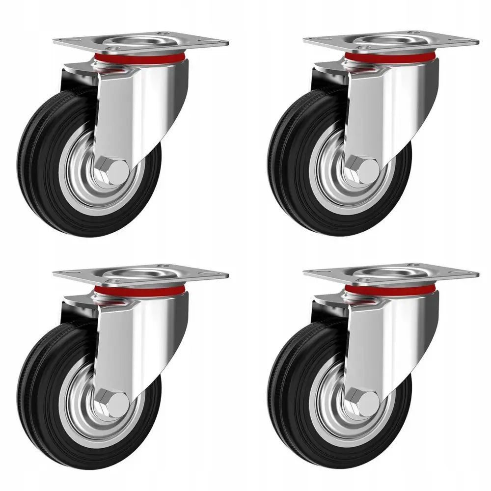 Rullesett med fire svingbare hjul i svart gummi og sølvfarget metall, rød detalj mellom hjul og festeplate.