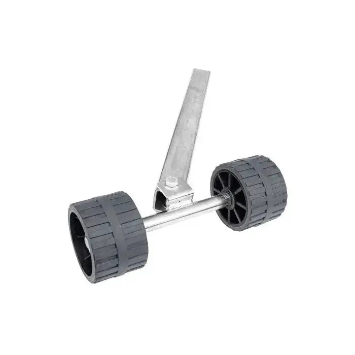 Rullestøtte for båthenger, sidevisning av to grove grå plastikkhjul med metallramme og sentral aksel.