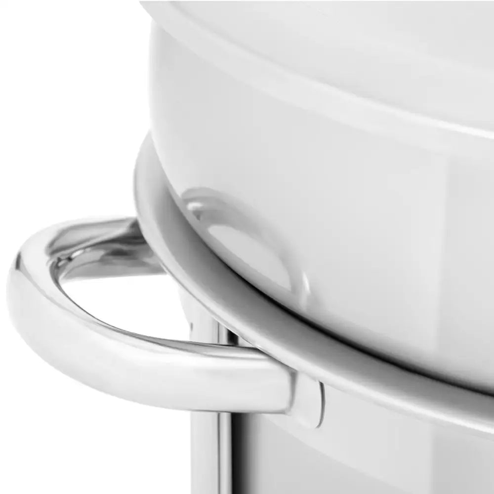 Rund elektrisk matvarmeplate, detalj av sølvfarget håndtak og glatt, rund gryteside i metall.