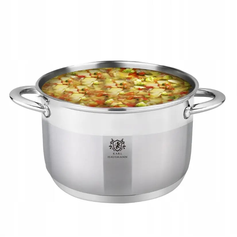 Rustfritt stål kjele 3L med to håndtak, sett forfra, fylt med grønnsakssuppe og synlig logo.
