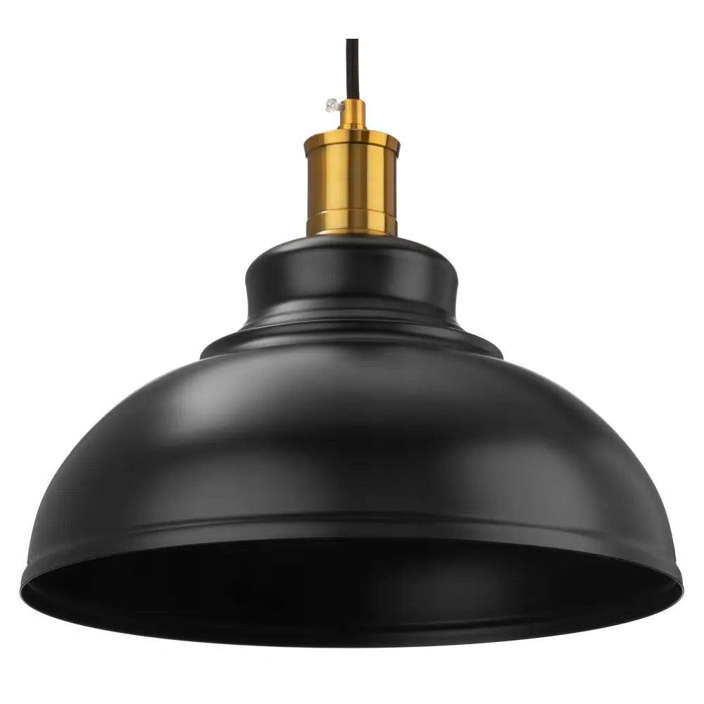Rustikk hengende lampe i svart metall med messingdetaljer, sett forfra, sort ledning synlig øverst.
