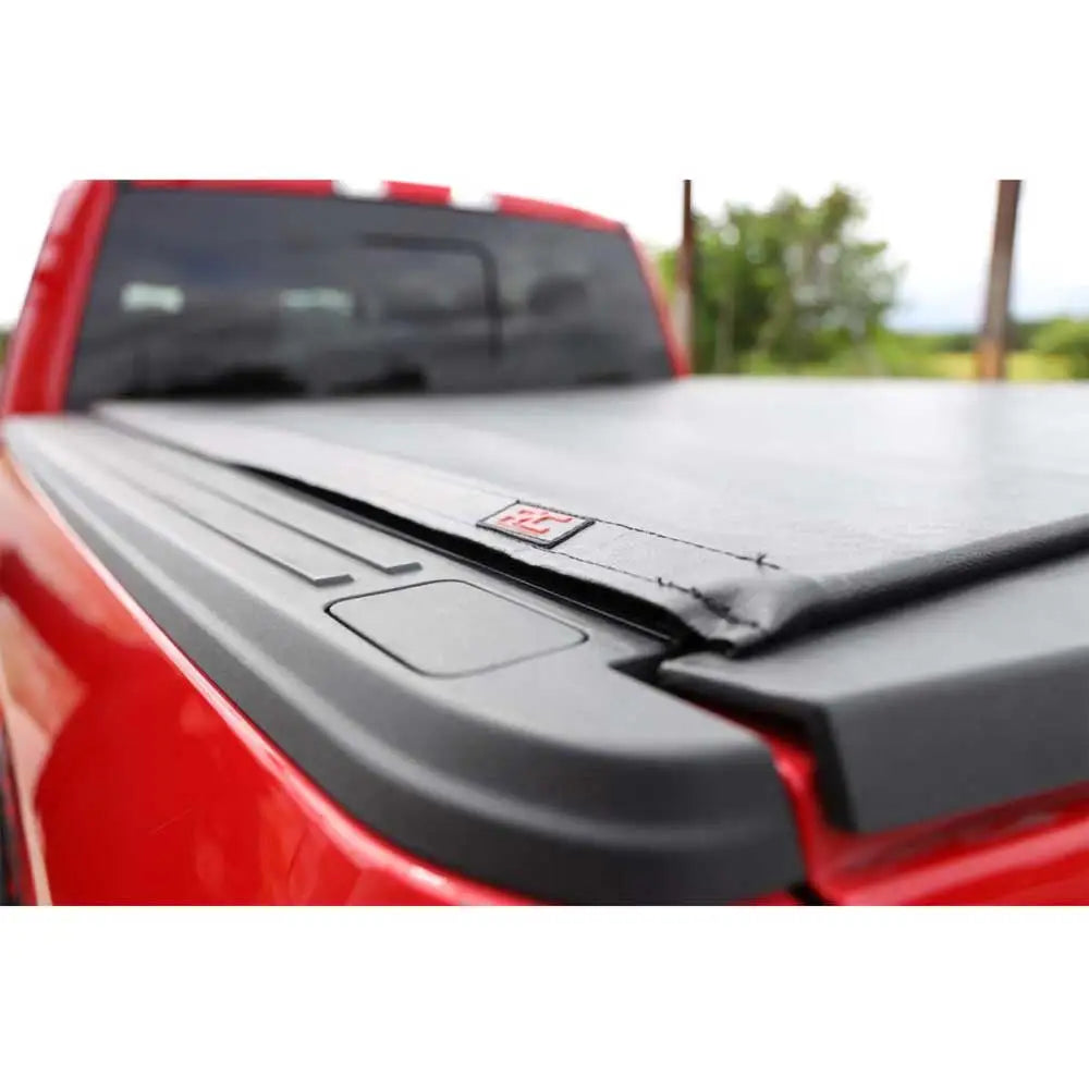 Rustikt Bildeksel Rough Country 5’ 7’’ - Toyota Tundra 14-21