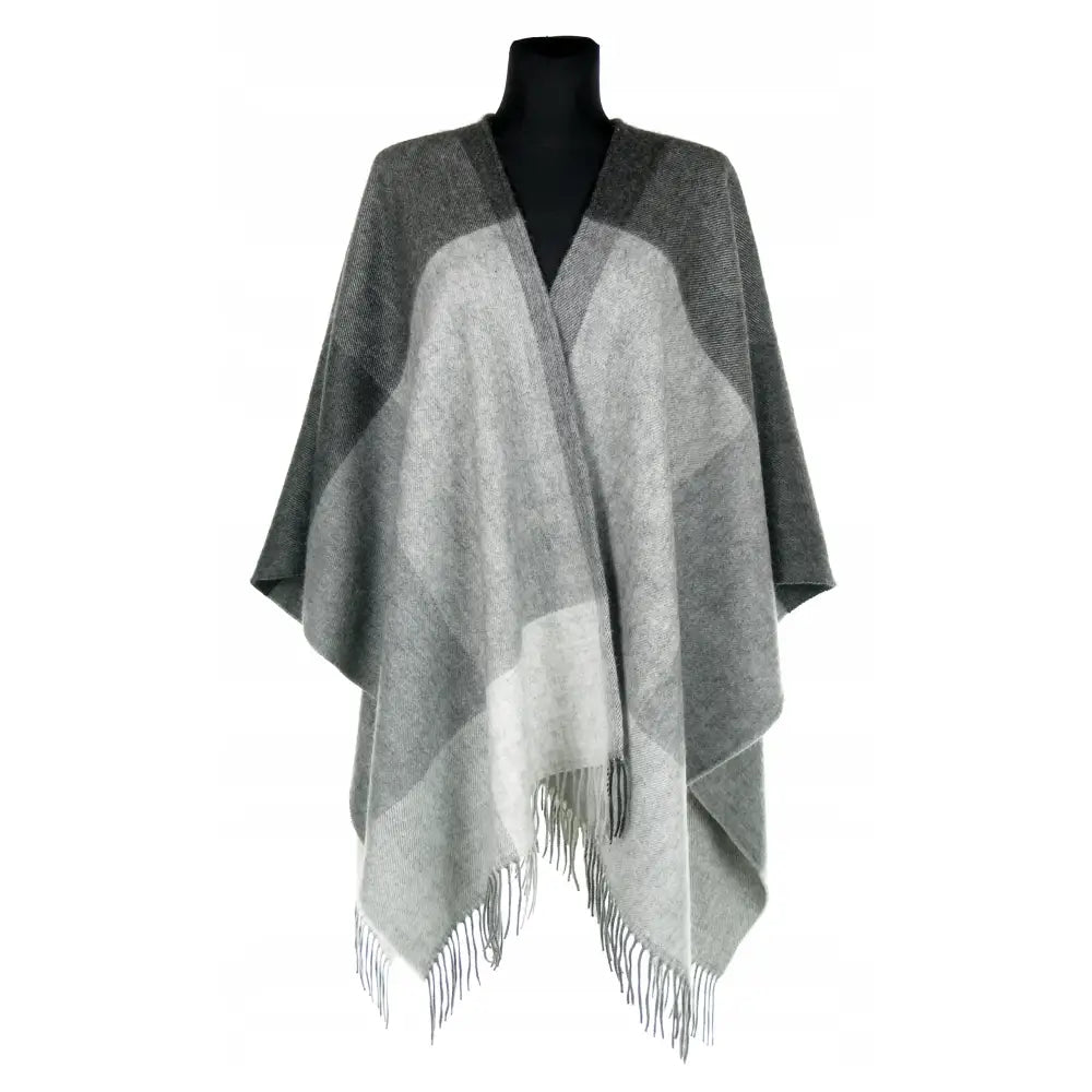 Rutete Poncho i Grått med 40 % Ull Størrelse 42 til 56