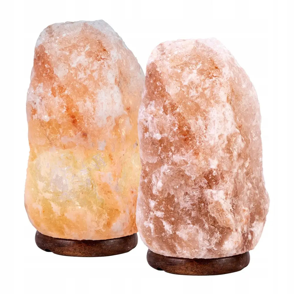 Saltlampe av Himalayasalt 5-7 kg, to lamper i rosa og oransje fargetoner på mørke sokler.