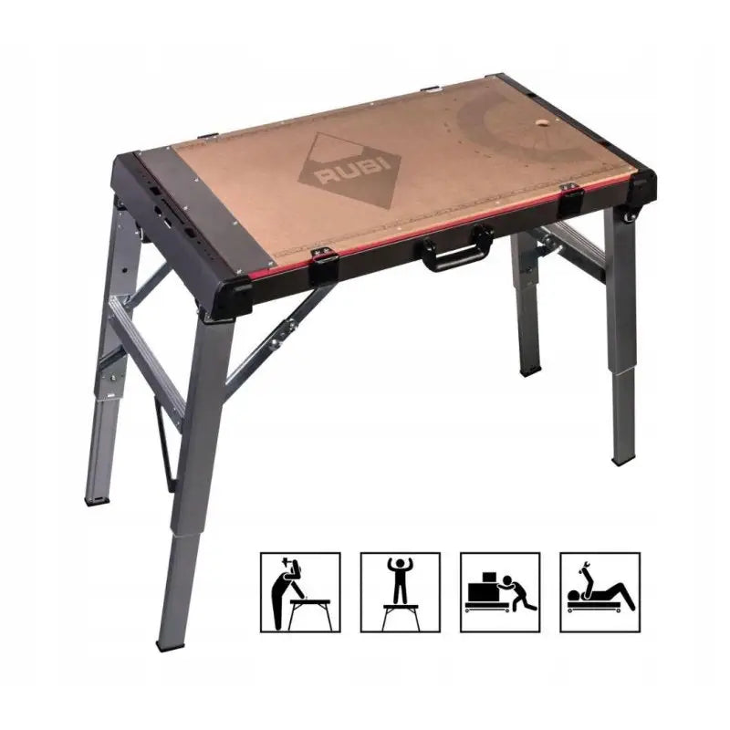 Sammenleggbar arbeidsbenk for verksted, skråvisning som fremhever metallben, treplate og sidehåndtak.