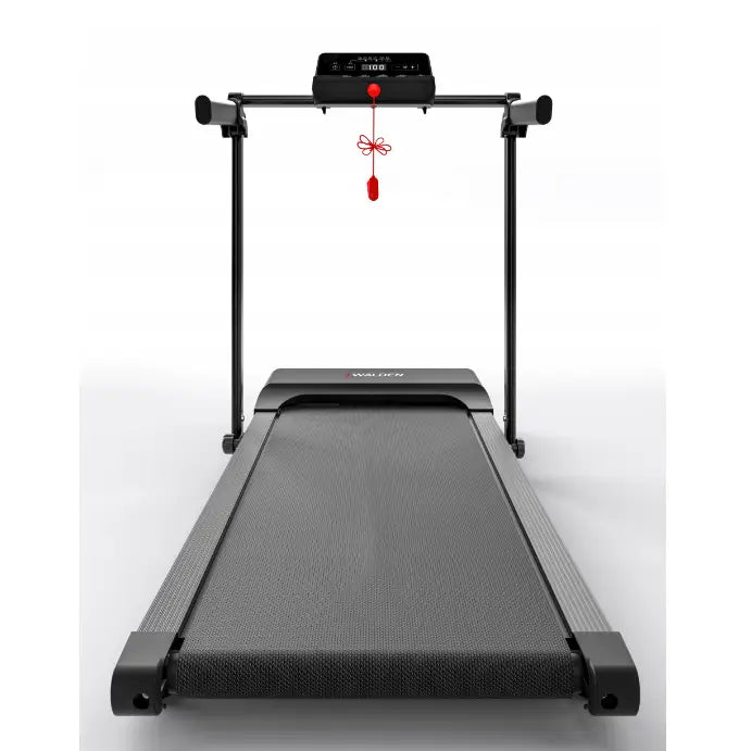 Sammenleggbar tredemølle, frontbilde som fremhever digitalt display, rød sikkerhetssnor og matt sort finish.