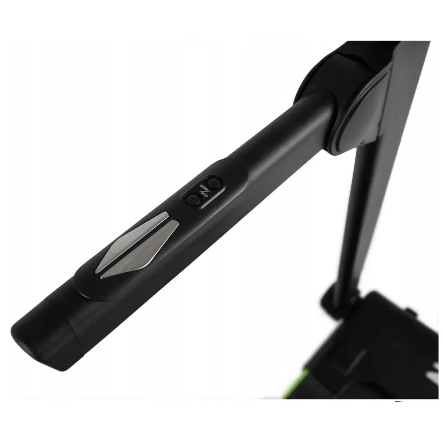 Sammenleggbar Tredemølle Zipro Jogger, detalj av sort håndtak med sølvfarget knapp og ON/OFF-funksjon.