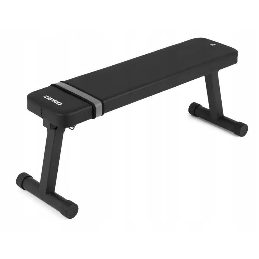 Sammenleggbar treningsbenk fra Zipro, skrå sidevisning med polstret sete og synlig hvit logo på enden.