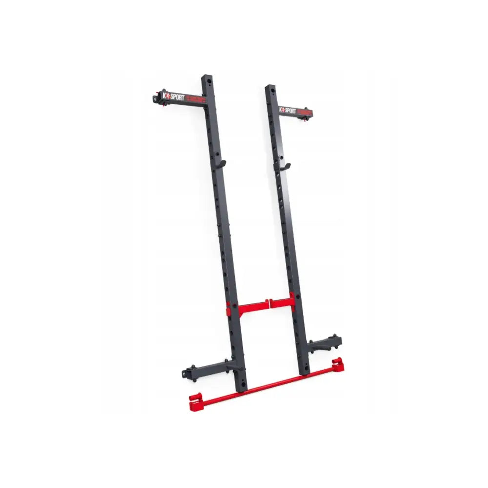 Sammenleggbar veggmontert rack i sort metall, skrå forfra, røde forsterkninger og synlig logo øverst.