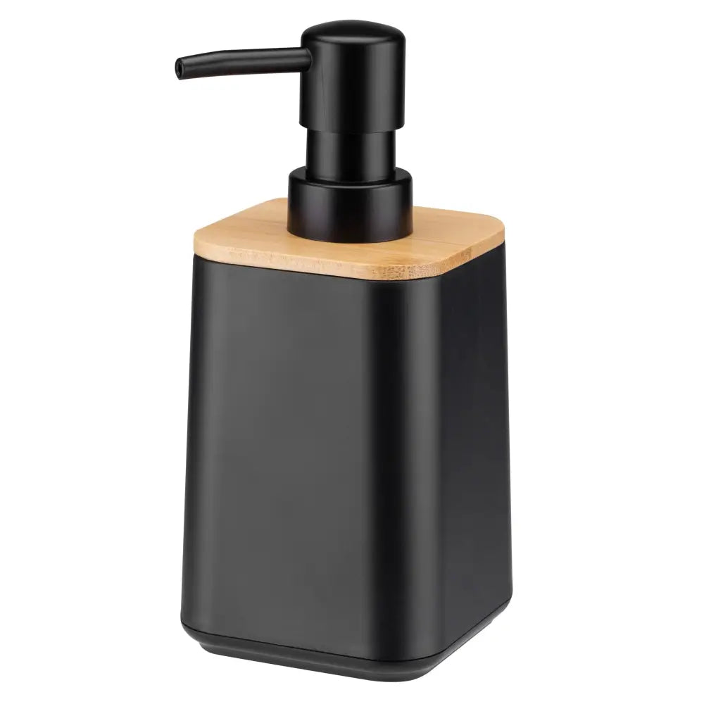 Såpedispenser i svart plast med matt finish, firkantet form og trelokk, vist fra skrå vinkel.