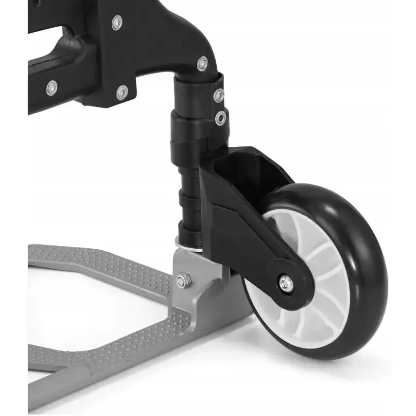 Sammenleggbar sekketralle, nærbilde av sort og hvitt plasthjul med synlige skruer og strukturert fotbrett.