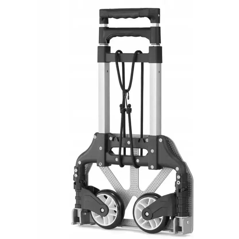 Sammenleggbar sekketralle i aluminium, frontvisning sammenlagt med store hjul og svart strikk for sikring.