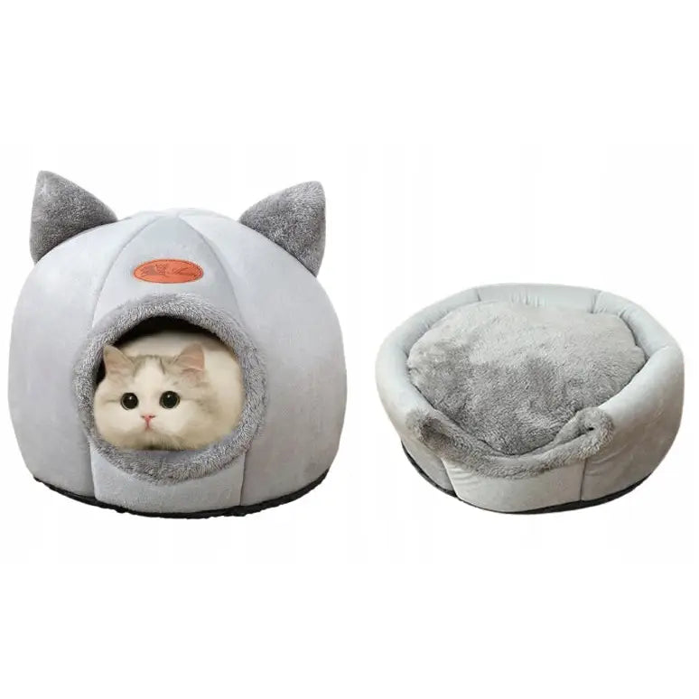 Sengehytte med ører for katt og hund XL, grå plysj, én katt hviler inni, begge varianter vist forfra.