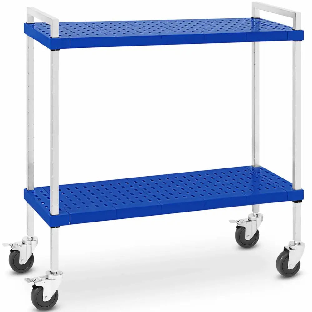 Serveringsvogn med to blå perforerte hyller og fire hjul, sett fra siden med synlige bremser på to hjul.