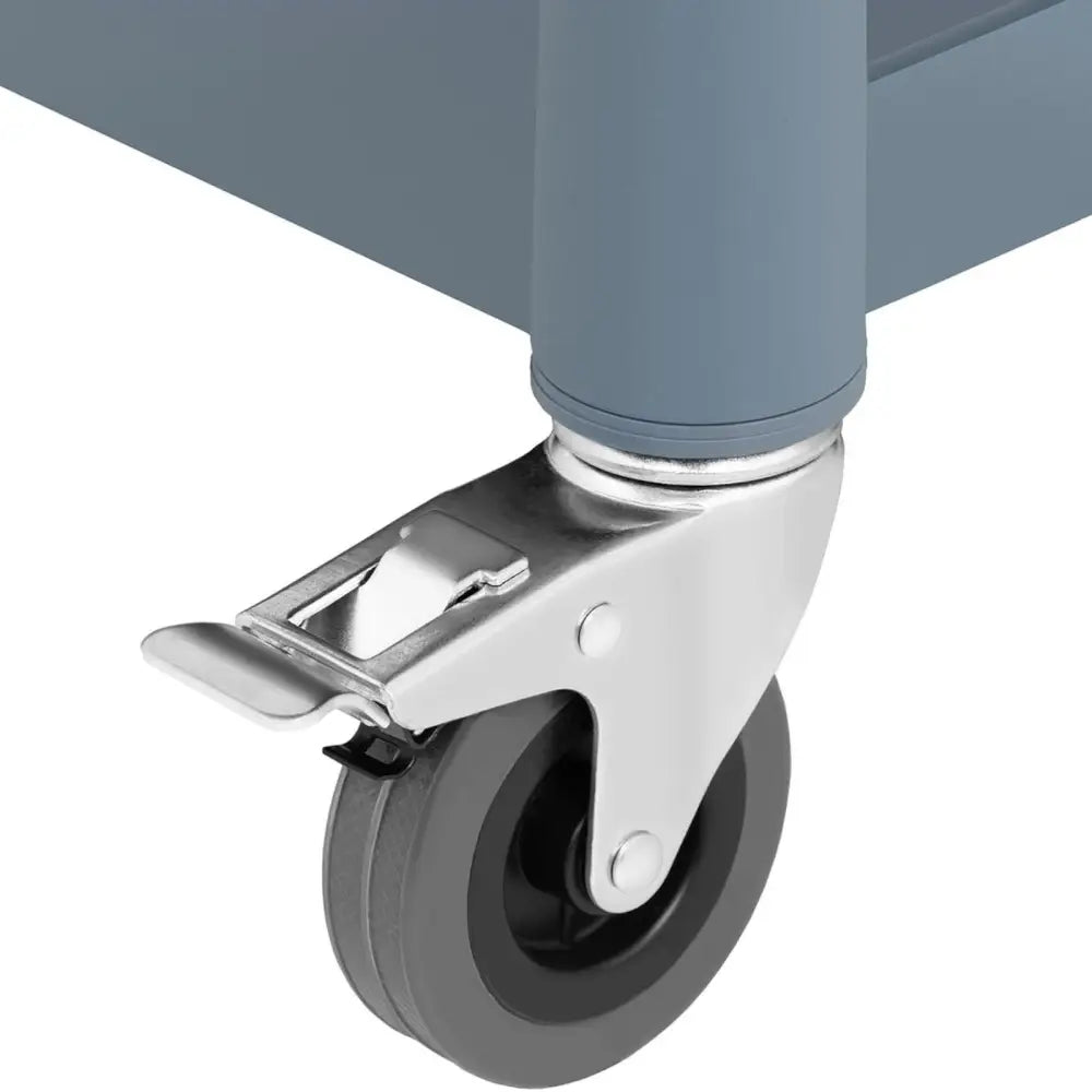 Serveringsvogn hjul med bremse, nærbilde av robust grått hjul festet til blått metallben.