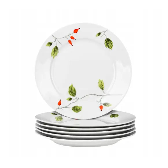Servise middagsett i hvitt porselen, stablede tallerkener med grønne blader og røde nyper, én vises forfra.