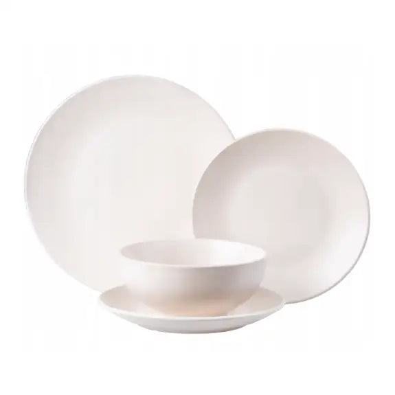 Servise til 6 personer, nærbilde av tallerken, asjett, suppetallerken og skål i hvitt porselen.