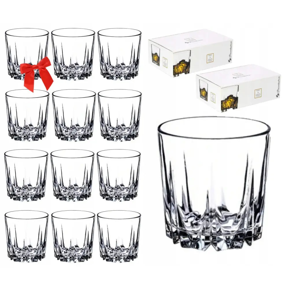 Sett av 12 whiskydrikkglass, sidevisning med dekorativ bunn, ett glass markert med rød sløyfe og to gaveesker.