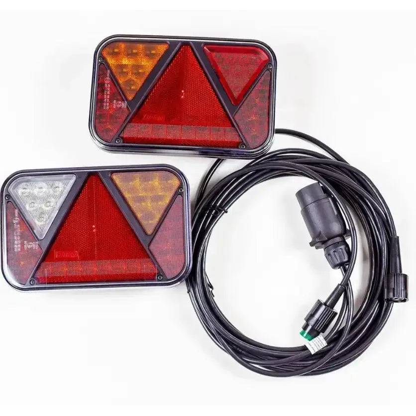 Fristom FT-270 LED-baklys, sett med to rektangulære lamper med 4 m 7-PIN sele, fotografert ovenfra.