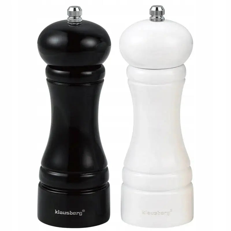 Sett med to manuelle kverner i tre, én svart og én hvit, med sølvfarget skruknott, sett forfra.