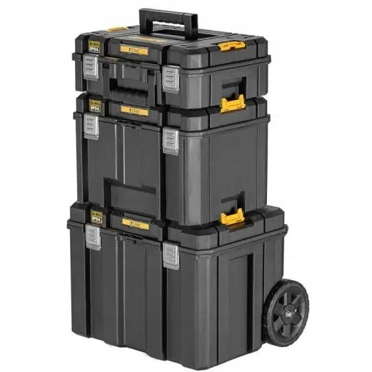 Sett med 3 Dewalt Tstak-kasser, stablet og vist skrått forfra med gule spenner og hjul.