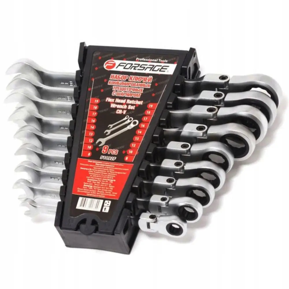 Sett med flat-ringnøkler 6–32 mm, ni sølvfargede nøkler i sort plastkoffert, skrå vinkel.