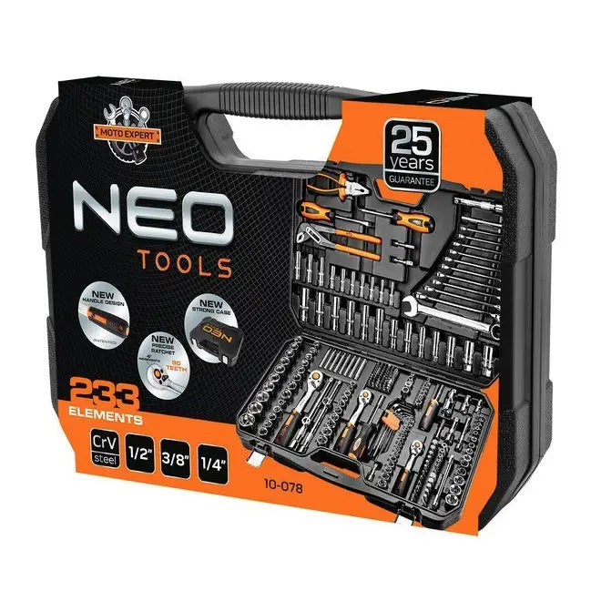 Sett med piper og nøkler, plastkoffert i svart og oransje med håndtak, bilde av verktøy på lokket.