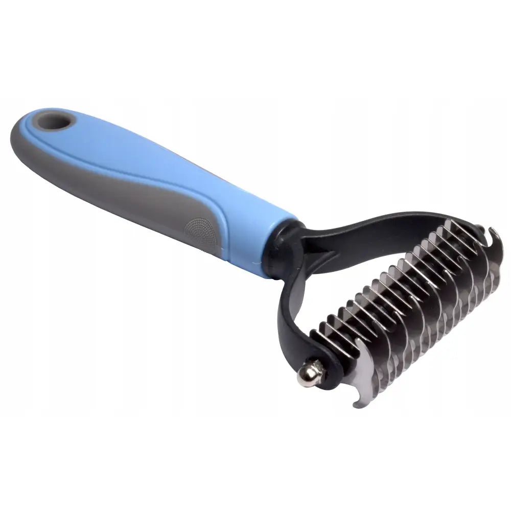 Sett med rake og børste for langhåret hund, sidevisning av verktøy med doble buede metalltenner og blått ergonomisk håndtak.