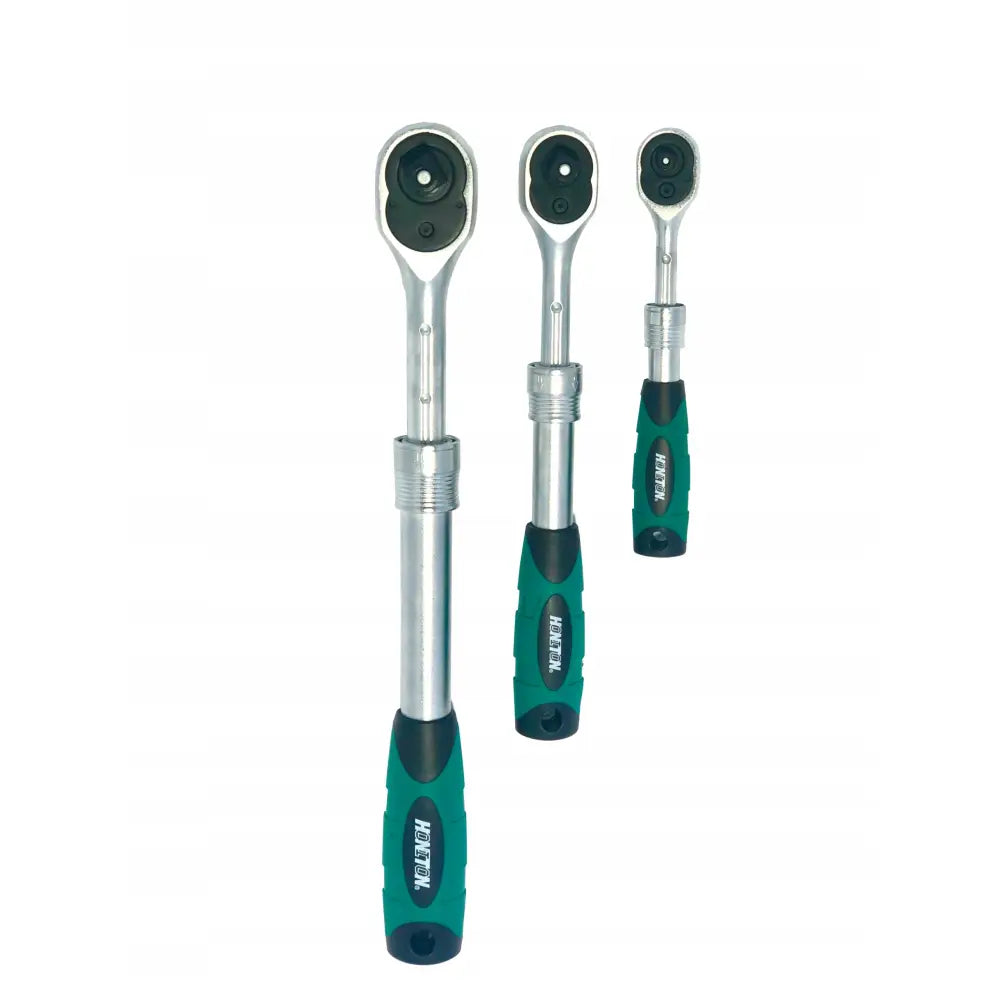 Sett med teleskopiske ratchetnøkler, tre metallskralle med grønne og svarte håndtak i ulike lengder.