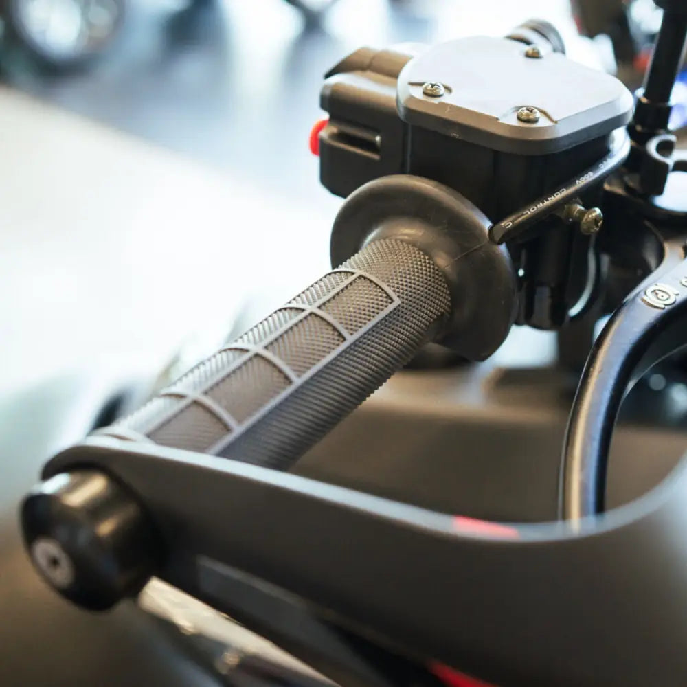 Shark Lock-on Oppvarmet Håndtak med Aluminiumsklemmer