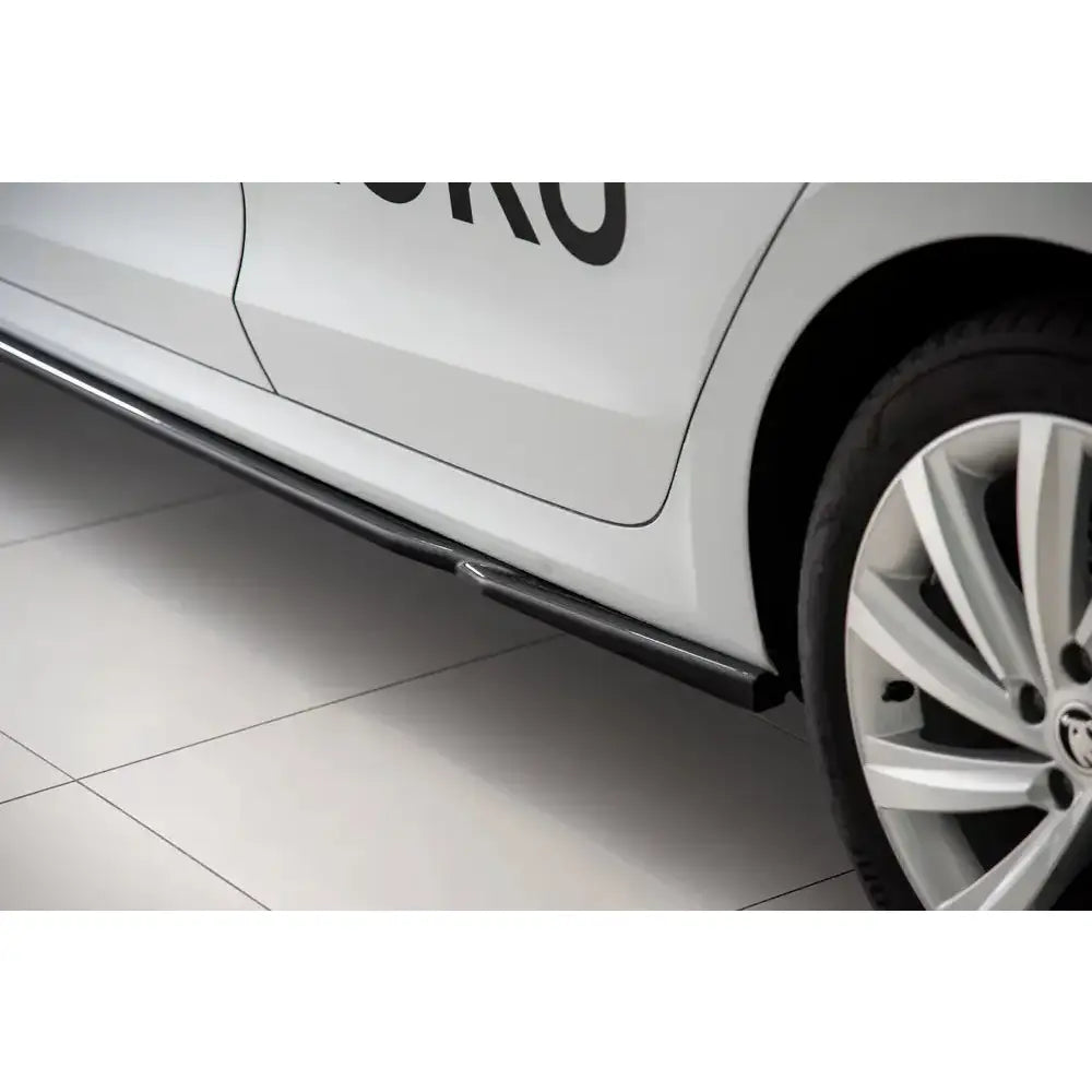 Side Skirts Diffusers V.2 Skoda Octavia Mk4