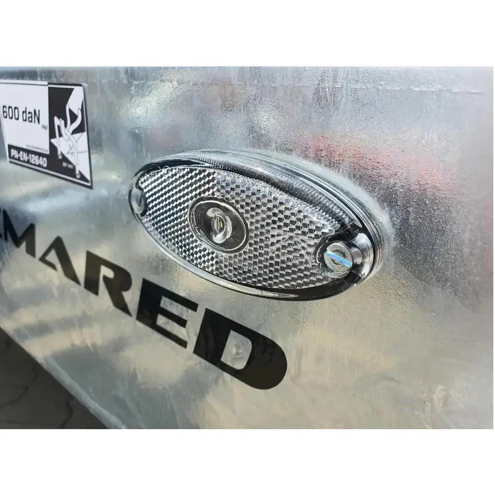 Sidemarkeringslykt Aspöck FLATPOINT II LED, ovalt nærbilde med gjennomsiktig deksel og synlig etikett.