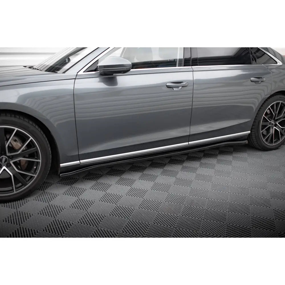 Sideskjørt til Audi A8 D5 vist forfra i vinkel, stramt og aerodynamisk uttrykk
