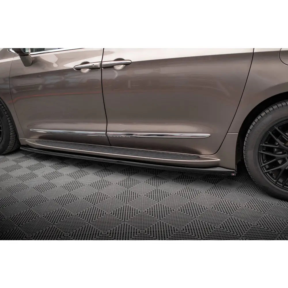 Sideskjørt Chrysler Pacifica Mk2