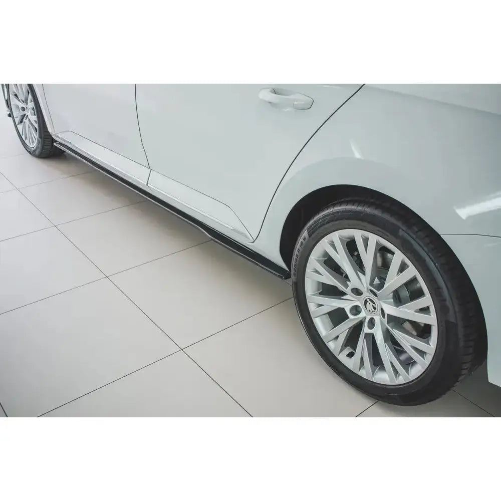 Sideskjørt Diffusers Skoda Superb Mk3 Fl
