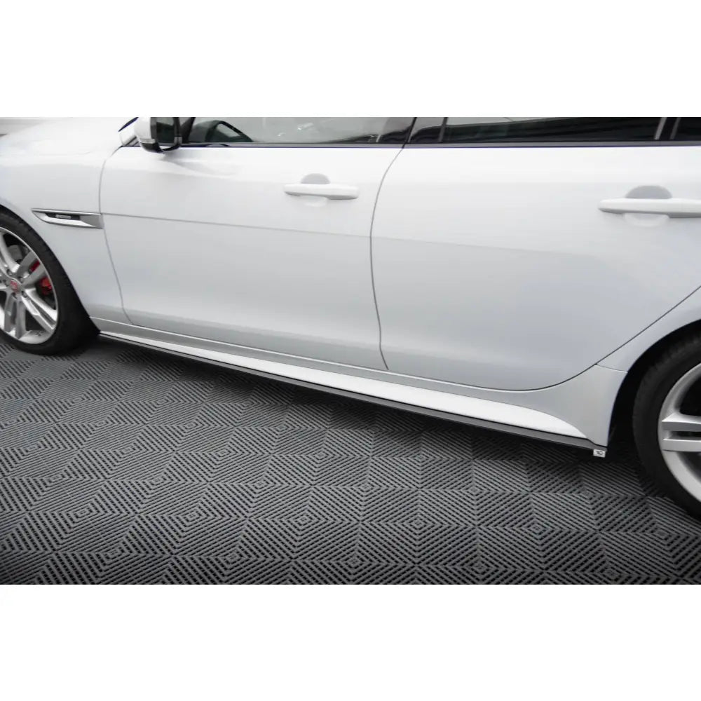 Sideskjørt Jaguar Xe R-sport X760