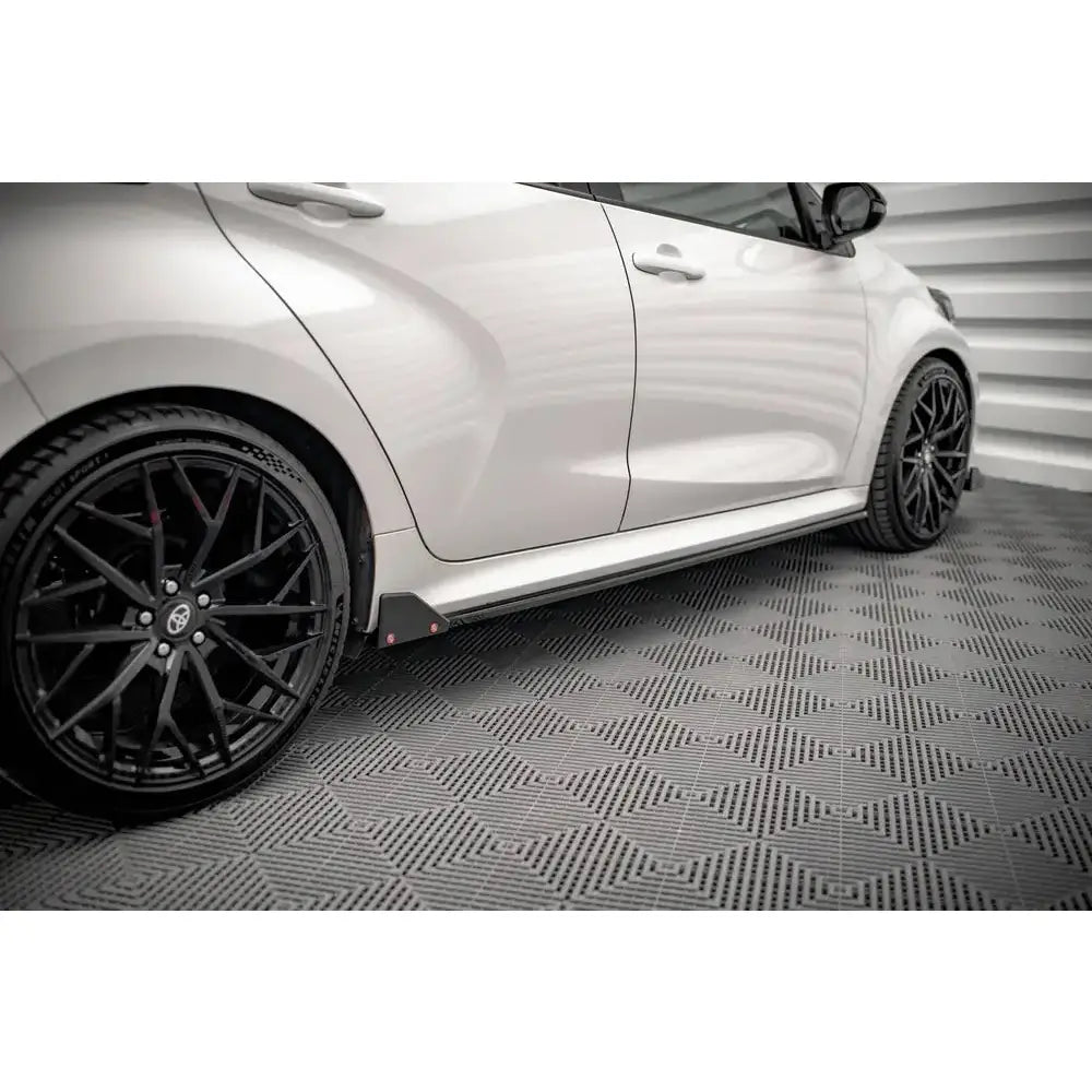 Sideskjørt Lepper V.1 + Flaps - Toyota Yaris Mk4 19-