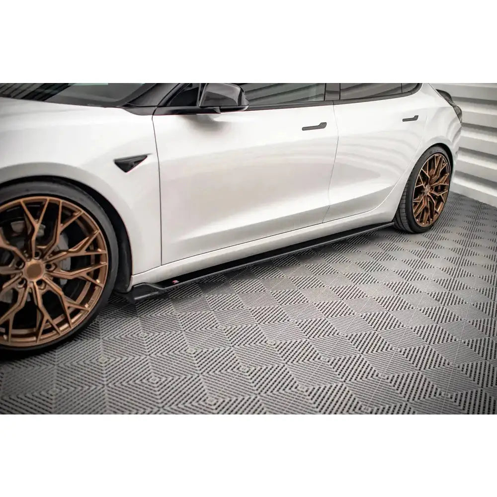 Sideskjørt V.2 - Tesla Model 3