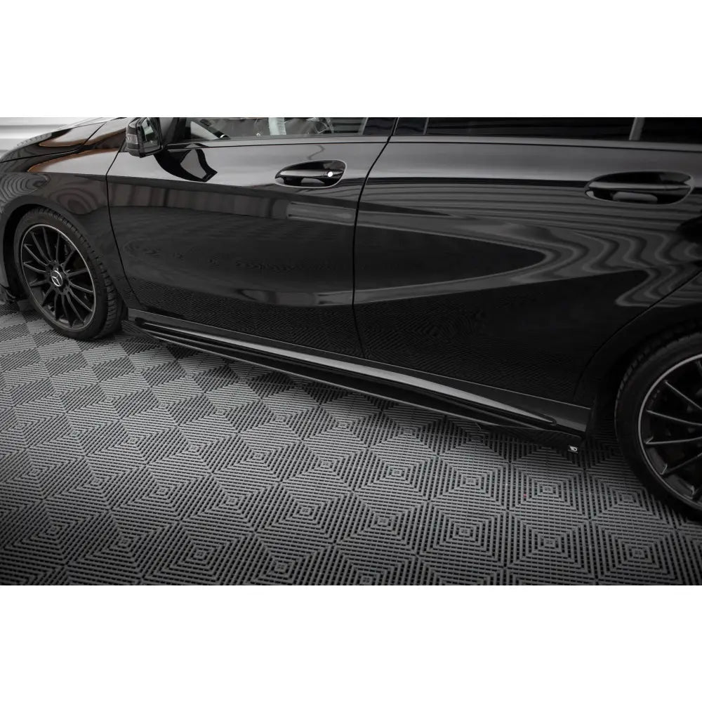 Sideskjørt Street Pro + Flaps Mercedes-benz a Amg-line W176 Facelift