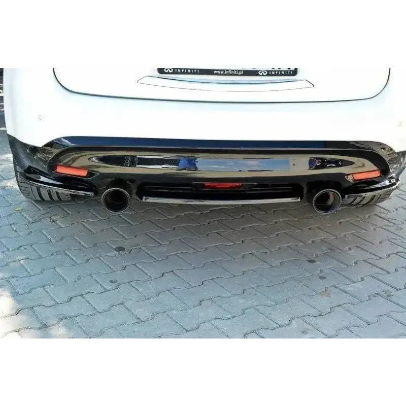 Sidesplittere bak Infiniti Qx70