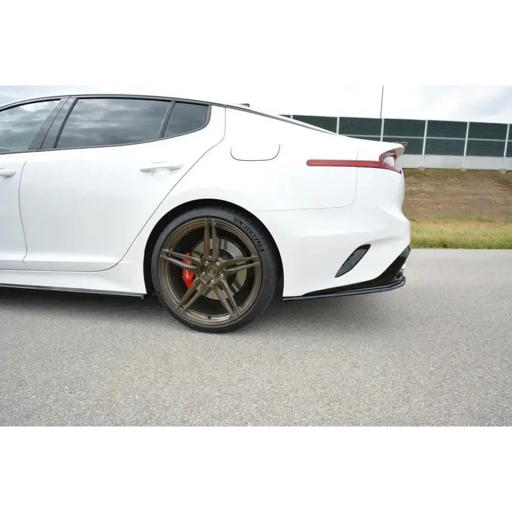 Sidesplittere bak Kia Stinger Gt